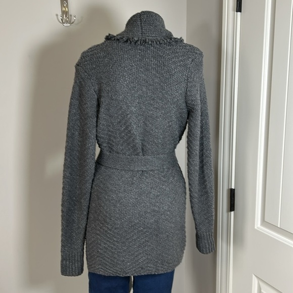 White House Black Market Fringe Shawl Sweater Coat Grey Pockets Belt Sz S - Picture 11 of 16